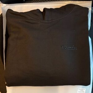 Comfrt Women's Black Sweatshirt